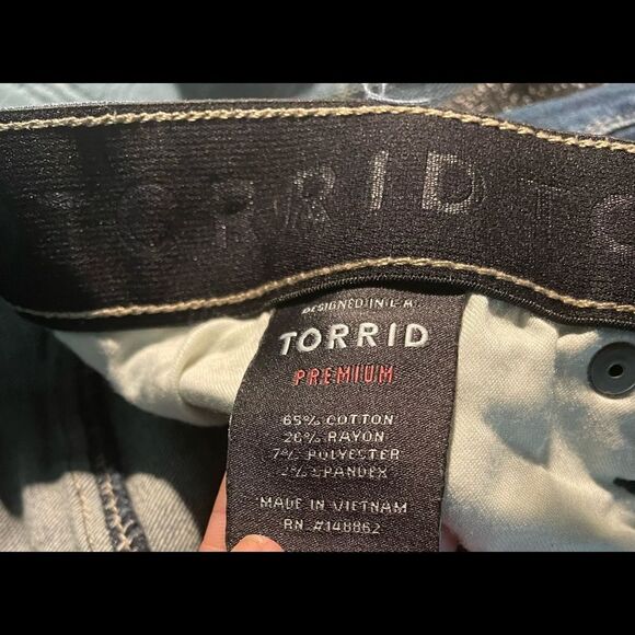 Torrid Sky HighCrop Distressed Skinny Size 14 - Picture 5 of 6